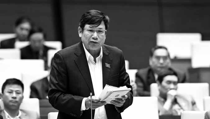 Đại biểu Quốc hội tỉnh Thanh Hóa Lê Nam phát biểu ý kiến tại phiên họp toàn thể tại hội trường để thảo luận dự thảo Báo cáo công tác nhiệm kỳ khoá XIII của Quốc hội… ngày 28/3/2016. Ảnh: TTXVN