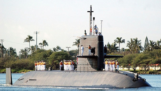Tàu ngầm Nhật Bản JDS Oyashio cập vịnh Subic sáng 3/4. Ảnh: Philstar