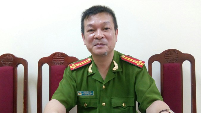 Thượng tá Cao Văn Lộc, Phó trưởng Công an quận Đống Đa, trao đổi với PV. Ảnh: Minh Đức