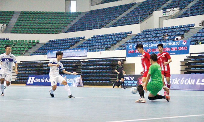 Các trận đấu ở giải futsal VĐQG luôn diễn ra trong cảnh vắng bóng khán giả. Ảnh: TSB