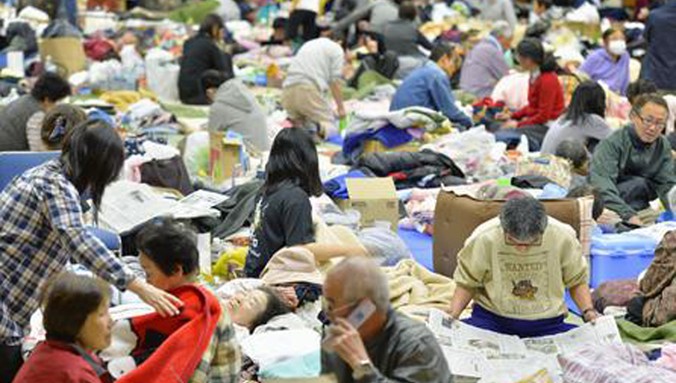 Tính đến 18/4, hàng chục nghìn người vẫn phải ở nơi sơ tán thuộc tỉnh Kumamoto (Nhật Bản), đối mặt tình trạng thiếu lương thực. Ảnh: Kyodo