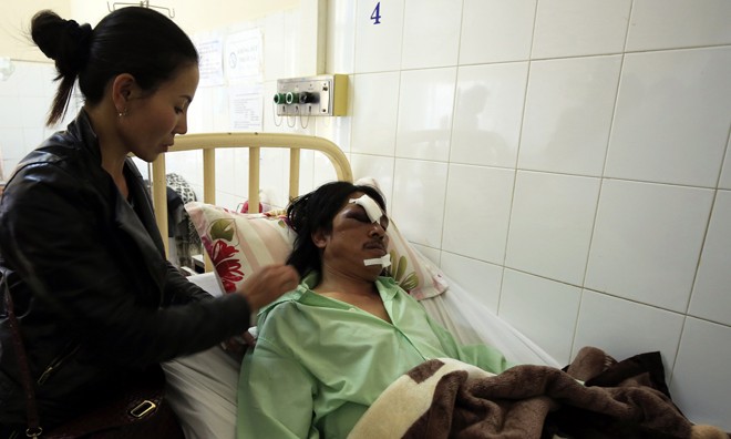 Ông Lâm được cấp cứu tại bệnh viện.
