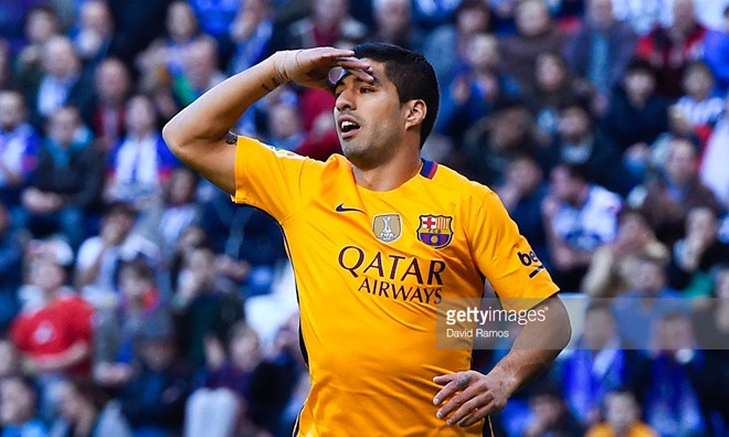 Luis Suarez lập cú poker trong chiến thắng hủy diệt 8-0 của Barca trước Deportivo. Ảnh: GETTY IMAGES