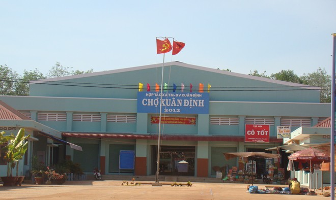 Chợ Xuân Định ế ẩm.