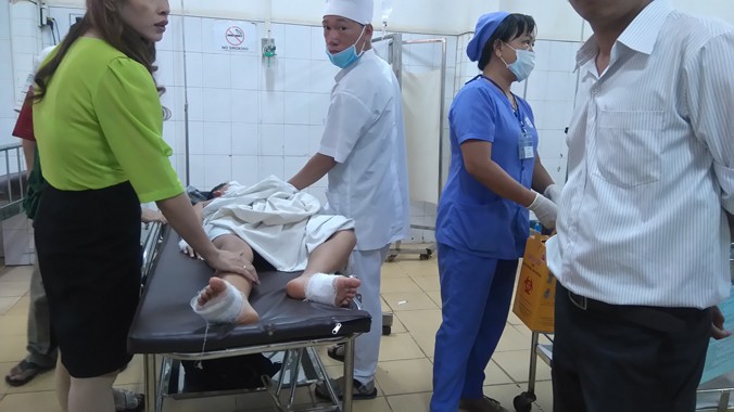 Một số học sinh bị bỏng được cấp cứu tại Bệnh viện Đa khoa tỉnh Đắk Lắk.