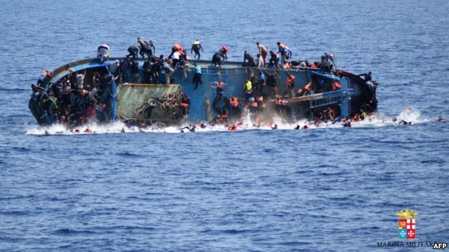 Một tàu chở người nhập cư bị lật ngoài khơi Libya hôm 25/5.