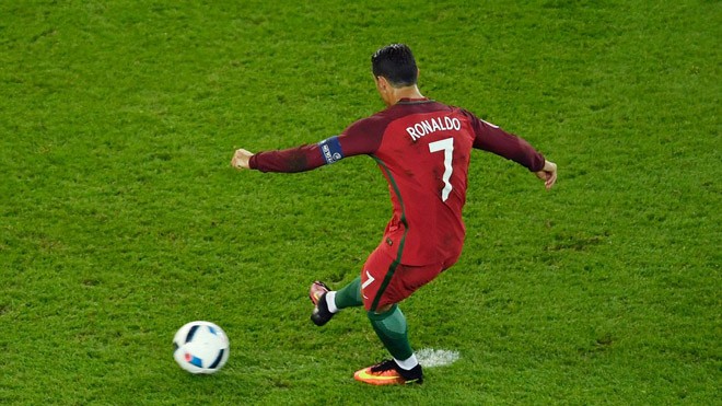 Bao giờ Ronaldo mới trở thành thủ lĩnh thực sự của Bồ Đào Nha. Ảnh: GETTY IMAGES