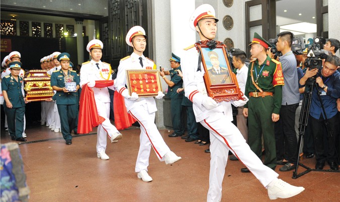 Lễ tang các liệt sĩ được tổ chức theo nghi thức cấp cao của Quân đội nhân dân Việt Nam. Ảnh: Xuân Tùng