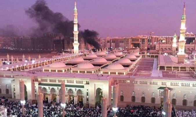 Một vụ đánh bom tự sát diễn ra gần Thánh đường Nhà tiên tri - địa điểm linh thiêng thứ nhì của Hồi giáo. Ảnh: EPA
