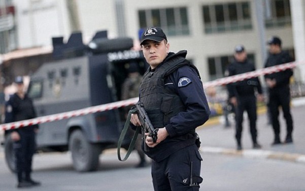 Thổ Nhĩ Kỳ đình chỉ gần 8.000 sĩ quan cảnh sát