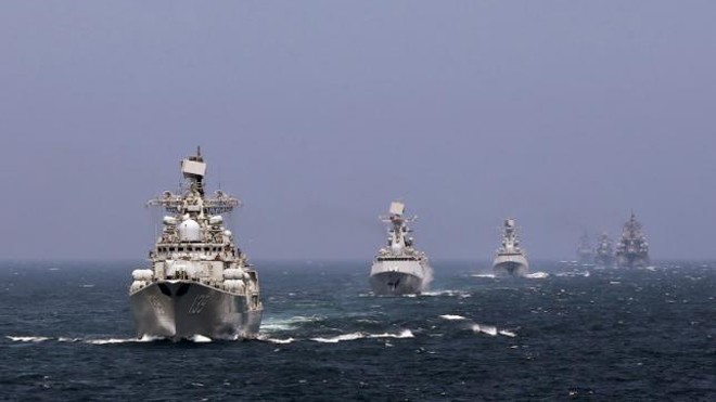 Tàu hải quân Trung Quốc và Nga tập trận chung trên biển Hoa Đông năm 2014. Ảnh: China Daily