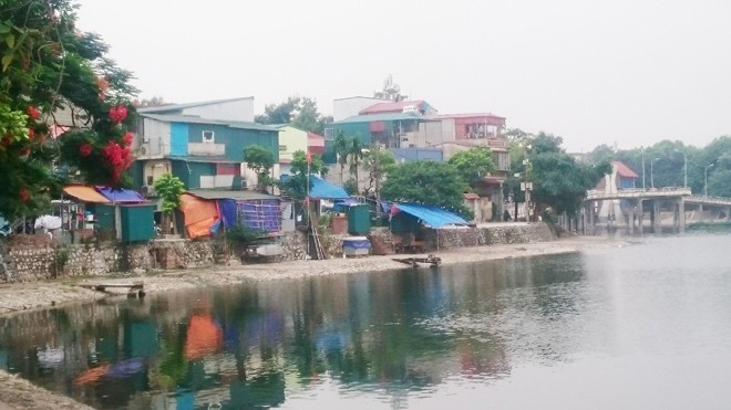 Hàng nghìn người dân tổ 10 phường Đức Giang chưa được cấp sổ đỏ, mặc dù chủ đầu tư đã đưa khu dân cư ra ngoài dự án.