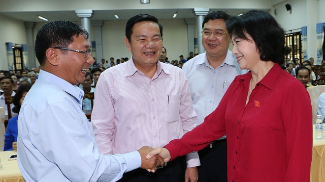 Chủ tịch Quốc hội Nguyễn Thị Kim Ngân với cử tri huyện Phong Điền. Ảnh: TTXVN