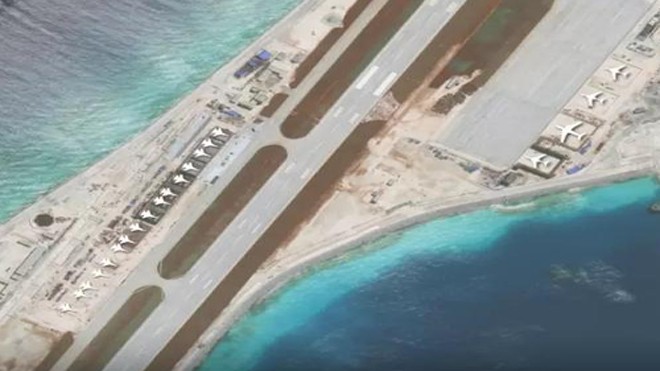 Hình ảnh Vệ tinh cho thấy Trung Quốc xây dựng trái phép nhà chứa các loại máy bay ở các đảo nhân tạo.