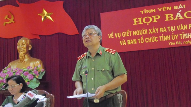 Ông Đặng Trần Chiêu, giám đốc công an tỉnh Yên Bái trả lời báo chí ngày 18/8. Ảnh: Xuân Ân