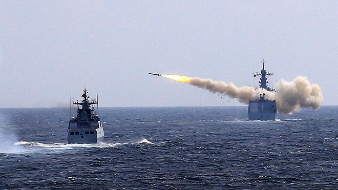 Hải quân Trung Quốc tập trận trên biển Hoa Đông. Ảnh: China Daily