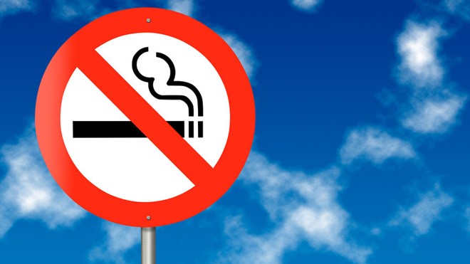 Hút thuốc lá trong xe riêng cũng bị cấm