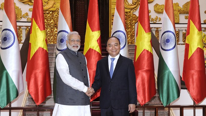 Thủ tướng Nguyễn Xuân Phúc và Thủ tướng Ấn Độ Narendra Modi sáng 3/9. Ảnh: Như Ý
