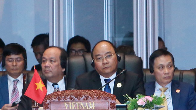 Chiều 6/9 tại Lào, Thủ tướng Nguyễn Xuân Phúc dự Phiên toàn thể Hội nghị Cấp cao ASEAN lần thứ 28. Ảnh: TTXVN