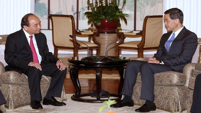 Thủ tướng Nguyễn Xuân Phúc hội kiến Trưởng Đặc khu hành chính Hong Kong Lương Chấn Anh sáng 15/9. Ảnh: TTXVN