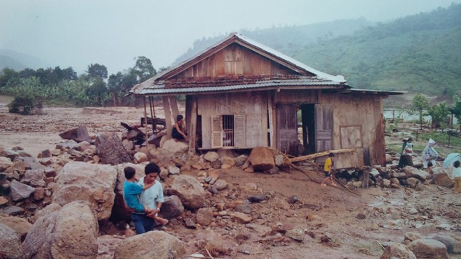 Trận lũ đá năm 1999 vùi lấp thôn Thác Cạn, xã Đại Sơ. Ảnh: Trần Tuấn