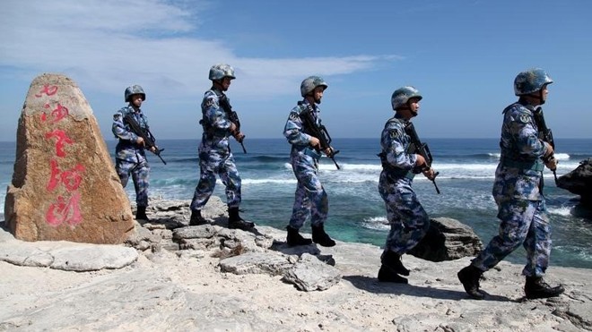 Lính hải quân Trung Quốc hiện diện trái phép trên đảo Phú Lâm thuộc quần đảo Hoàng Sa của Việt Nam (ảnh chụp ngày 29/1/2016)