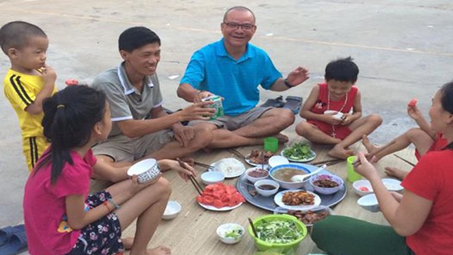 Ăn cơm với một gia đình ngư dân ở Kỳ Phương, Kỳ Anh, Hà Tĩnh.