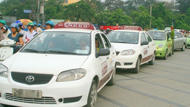 Với 52 xe/km2, taxi Hà Nội đang vượt lưu lượng taxi một số thành phố lớn trong khu vực. Ảnh: Anh Trọng