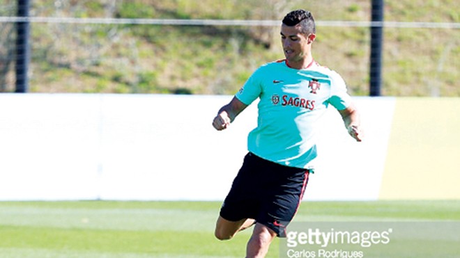Ronaldo tích cực tập luyện chuẩn bị cho trận đấu gặp Andorra. Ảnh: GETTY IMAGES