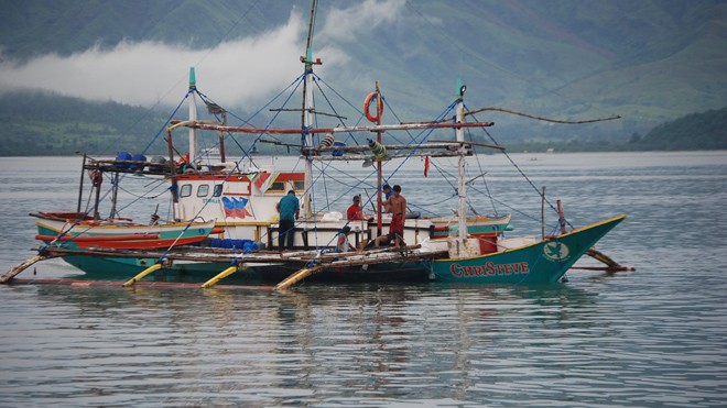 Ngư dân Philippines chuẩn bị tới khu vực bãi cạn Scarborough để đánh bắt hải sản. Ảnh: The Inquirer