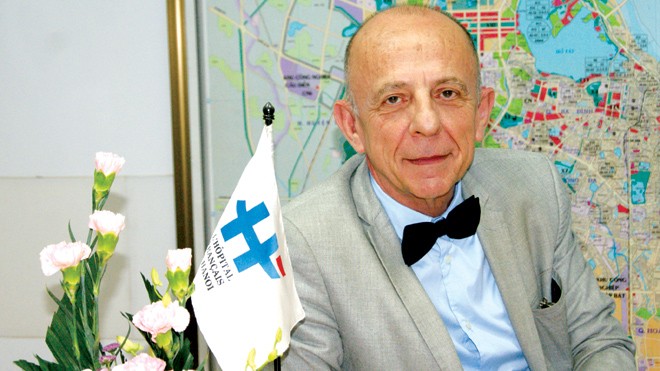 GS Philippe Hovette, tân CEO Bệnh viện Việt Pháp, và là bác sĩ đầu ngành về Nội khoa và Bệnh nhiệt đới