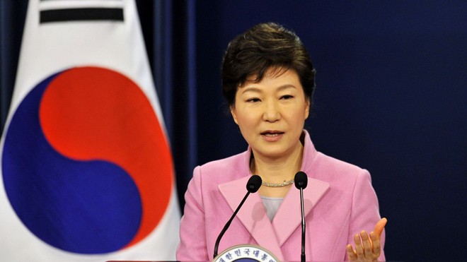 Tổng thống Park Geun-hye (trái) và người bạn thân Choi Soon-sil đang là tâm điểm của cuộc khủng hoảng chính trị Hàn Quốc. Ảnh: Getty Images