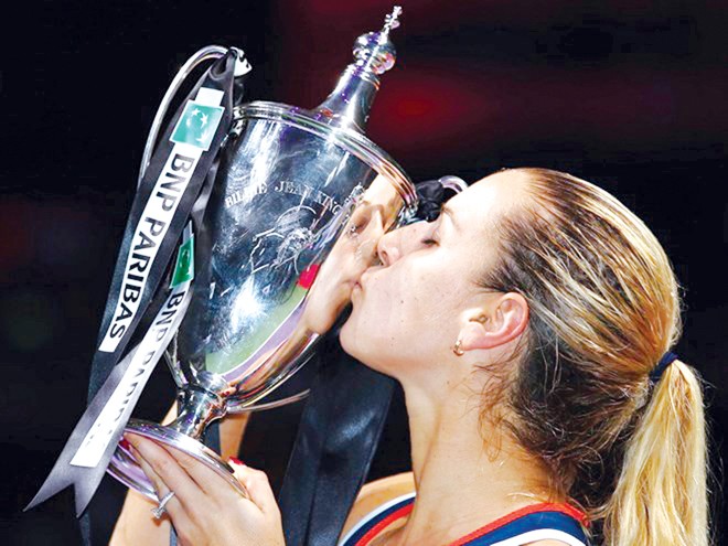 Cibulkova khép lại một năm thi đấu thành công bằng danh hiệu WTA Finals. Ảnh: Getty Images