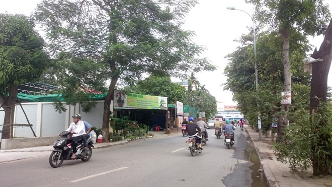 Nút thắt cổ chai ở đường Nguyễn Hữu Thọ - Giải Phóng (quận Hoàng Mai, Hà Nội) hơn 20 năm vẫn chưa được tháo gỡ vì chưa đạt được thỏa thuận GPMB với các hộ dân.