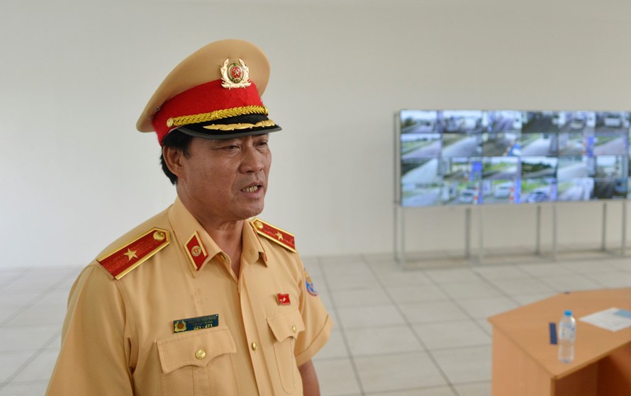 Thiếu tướng Nguyễn Hữu Dánh: "Sau 2 tháng xử phạt thí điểm, chúng tôi sẽ tổng kết tình hình vi phạm và sẽ nhân rộng trên các tuyến cao tốc khác”. Ảnh: Zing.