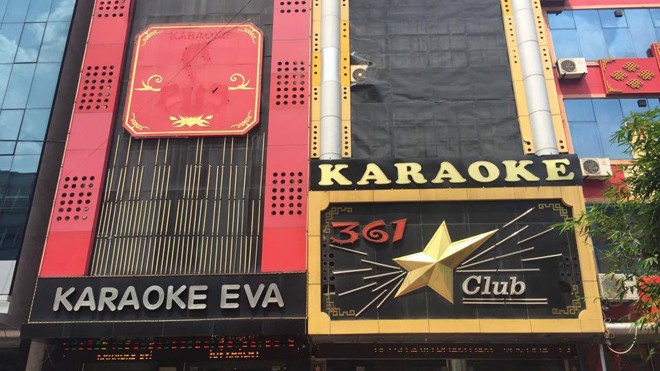 Quán Karaoke có biển quảng cáo che lấp các tầng mặt tiền tại Yên Hòa, Cầu Giấy