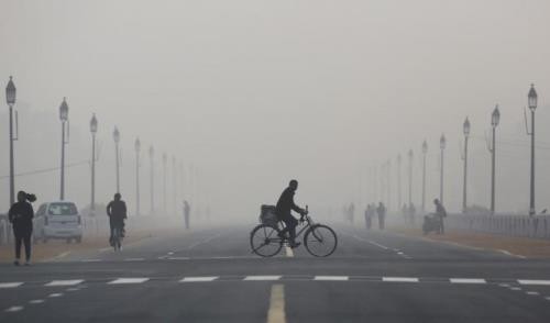Ô nhiễm khiến các trường học phổ thông tại Delhi phải đóng cửa 3 ngày. Ảnh: Reuters