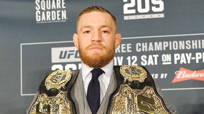McGregor đi vào lịch sử UFC với 2 đai vô địch ở 2 hạng cân khác nhau. Ảnh: GETTY IMAGES