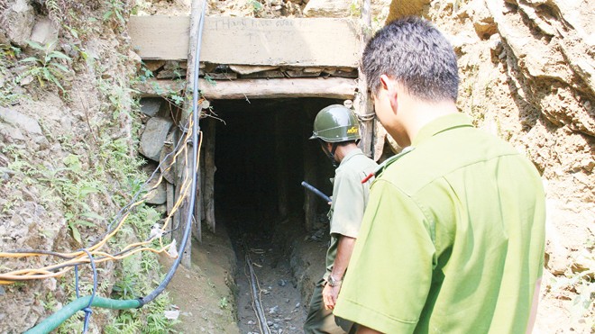 Vụ ngạt khí trong hầm vàng khiến 4 người tử vong