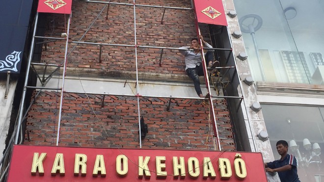 Sau vụ cháy quán karaoke làm 13 người thiệt mạng, Hà Nội ra quân chấn chỉnh hoạt động kinh doanh karaoke. Ảnh: Nguyễn Hoàn