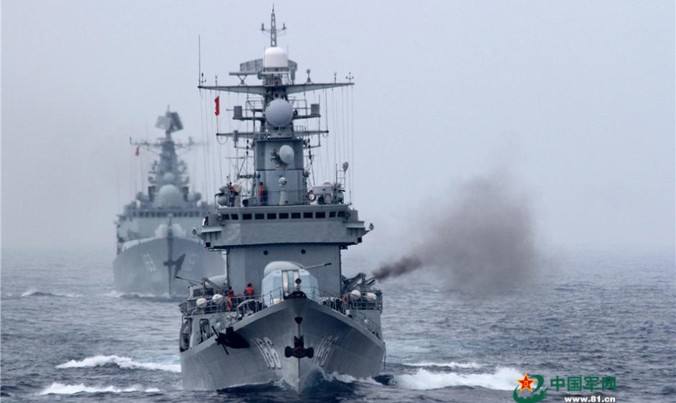 Hải quân Trung Quốc tập trận bắn đạn thật trên biển Đông. Ảnh: People’s Daily Online