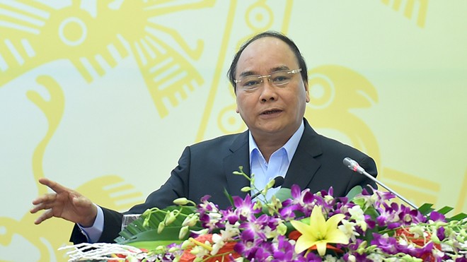 Thủ tướng Nguyễn Xuân Phúc yêu cầu các bộ, ngành, lãnh đạo các doanh nghiệp nhà nước phải thực hiện nghiêm lộ trình sắp xếp, đổi mới, CPH. Ảnh: Văn Kiên