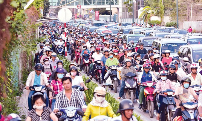 Kẹt xe trên đường Bạch Đằng dẫn vào sân bay Tân Sơn Nhất