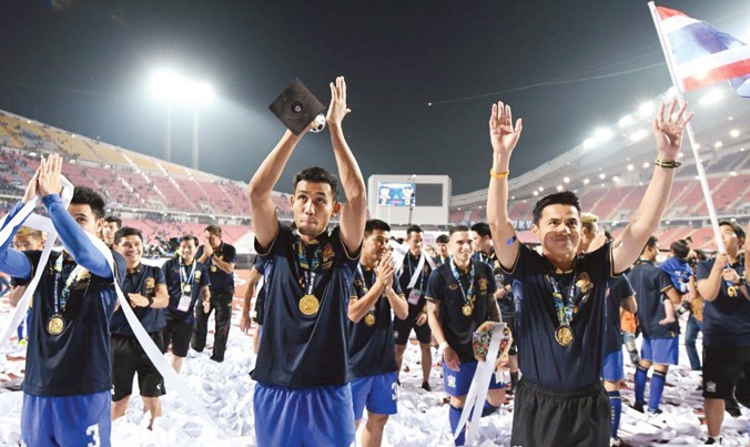Với những gì đã thể hiện tại AFF Cup 2016, việc ĐT Thái Lan đứng trên tầm các ĐT còn lại ở khu vực Đông Nam Á là điều không cần bàn cãi. Ảnh: AFF