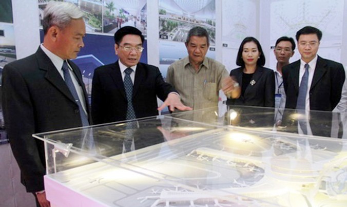 Lãnh đạo Tổng công ty hàng không Việt Nam giới thiệu các thiết kế sân bay Long Thành cho lãnh đạo tỉnh, người dân Đồng Nai