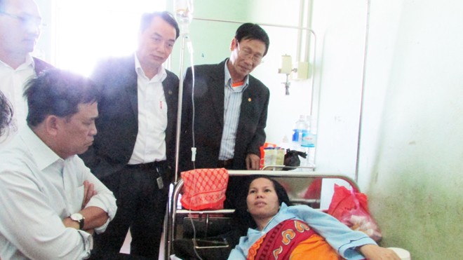 Đại diện Liên đoàn luật sư Việt Nam làm việc với luật sư Tiết tại bệnh viện