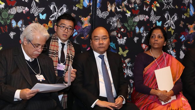 Tại Hội nghị thường niên lần thứ 47 Diễn đàn Kinh tế Thế giới tại Davos, sáng 19/1, Thủ tướng Nguyễn Xuân Phúc dự và phát biểu tại phiên họp với chủ đề “Định hình tương lai hệ thống sản xuất dưới góc độ chiến lược khu vực”. Ảnh: TTXVN