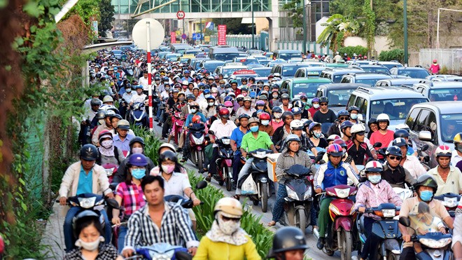 Các tuyến đường giao thông dẫn vào sân bay Tân Sơn Nhất thường xuyên kẹt xe.