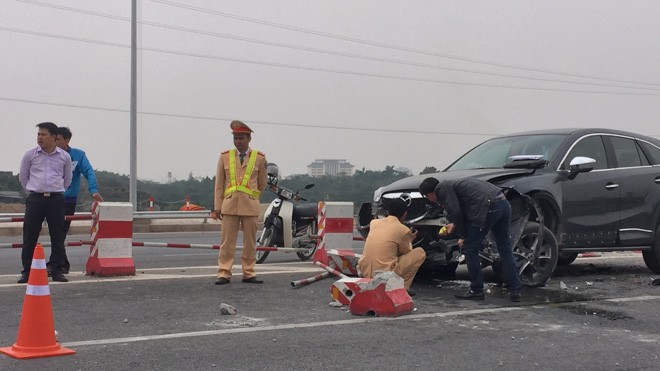 Một vụ tai nạn giao thông trên đường Hà Nội - Bắc Giang chiều mồng 5 Tết. Ảnh: Sỹ lực