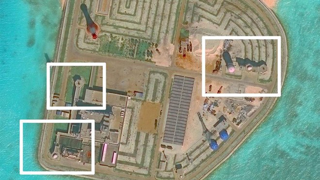 Ảnh vệ tinh chụp ngày 29/11/2016 cho thấy Trung Quốc triển khai hệ thống phòng không trên một đảo nhân tạo trên biển Đông. Ảnh: Digital Globe